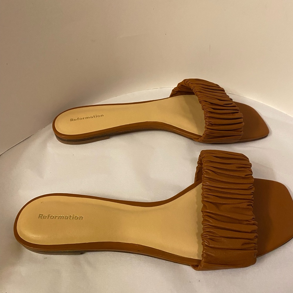 NWOB Reformation Marcella Ruched Flats Slides In Pecon Vegan Leather Sz 8.5